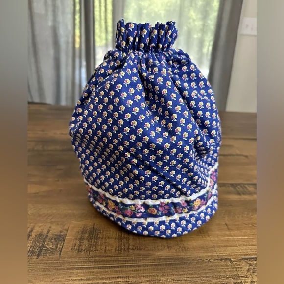 VERA BRADLEY Ditty Bag ROYAL Travel Cosmetic Make-Up Waterproof Bag Retired RARE - Picture 1 of 6